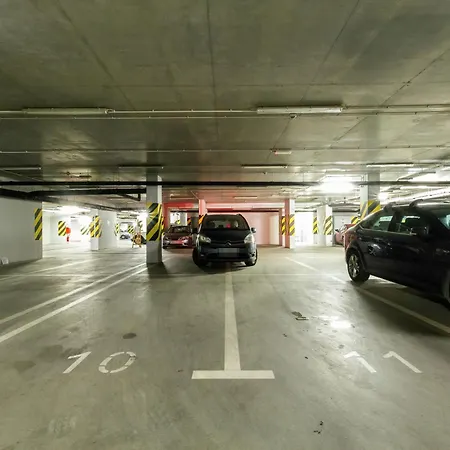 Cozy With Two Bedrooms And Balcony In By Renters *