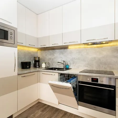 Cozy With Two Bedrooms And Balcony In By Renters * Danzig