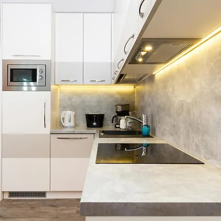 Cozy With Two Bedrooms And Balcony In By Renters Apartment Danzig