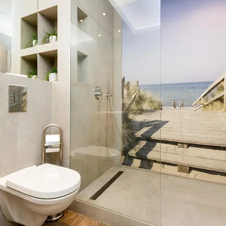 Cozy With Two Bedrooms And Balcony In By Renters