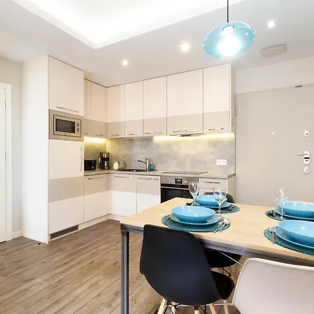Cozy With Two Bedrooms And Balcony In By Renters 그단스크