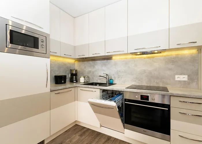 Cozy With Two Bedrooms And Balcony In By Renters * Danzig
