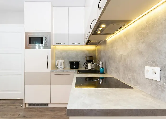 Cozy With Two Bedrooms And Balcony In By Renters Apartment Danzig