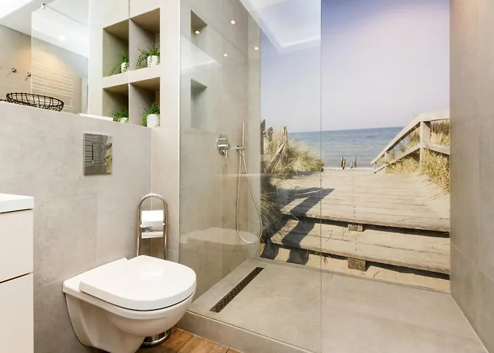 Cozy With Two Bedrooms And Balcony In By Renters