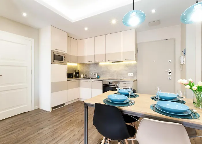 Cozy With Two Bedrooms And Balcony In By Renters Danzig