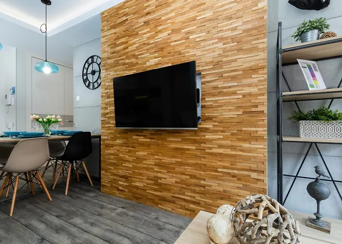 Cozy With Two Bedrooms And Balcony In By Renters