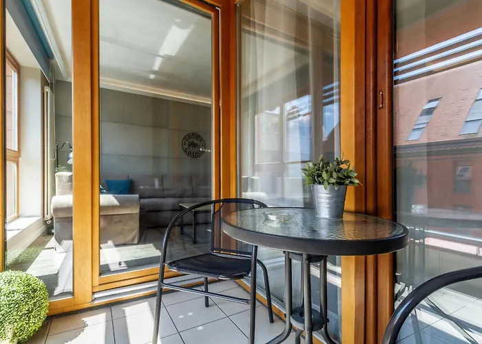 Cozy With Two Bedrooms And Balcony In By Renters Apartment Danzig