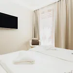 Cozy With Two Bedrooms And Balcony In By Renters