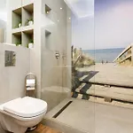 Cozy With Two Bedrooms And Balcony In By Renters
