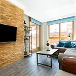 Cozy With Two Bedrooms And Balcony In By Renters Apartmán