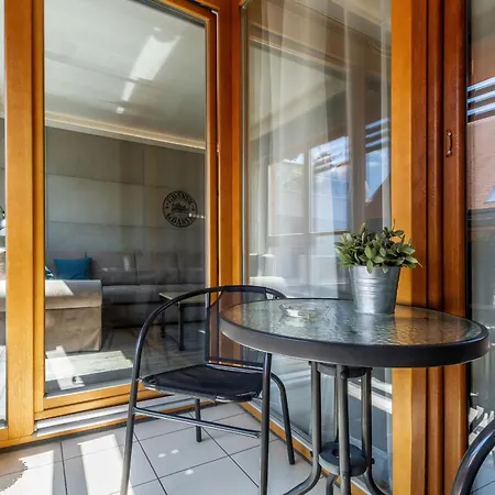 Cozy With Two Bedrooms And Balcony In By Renters Apartmán Gdaňsk